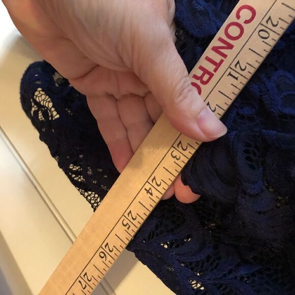 Roz & Ali Navy Lace 3/4 Sleeve Top - Picture 7 of 8